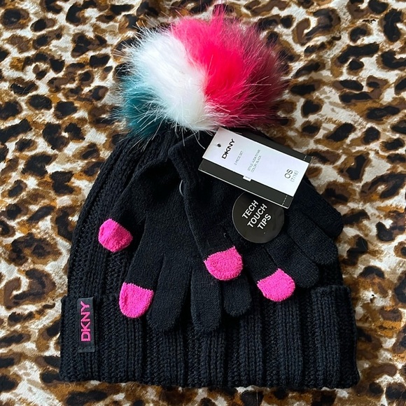 Brand New DKNY Black Knit Hat & Touchscreen Gloves Set Multicolored Faux Fur Pom - Picture 13 of 13